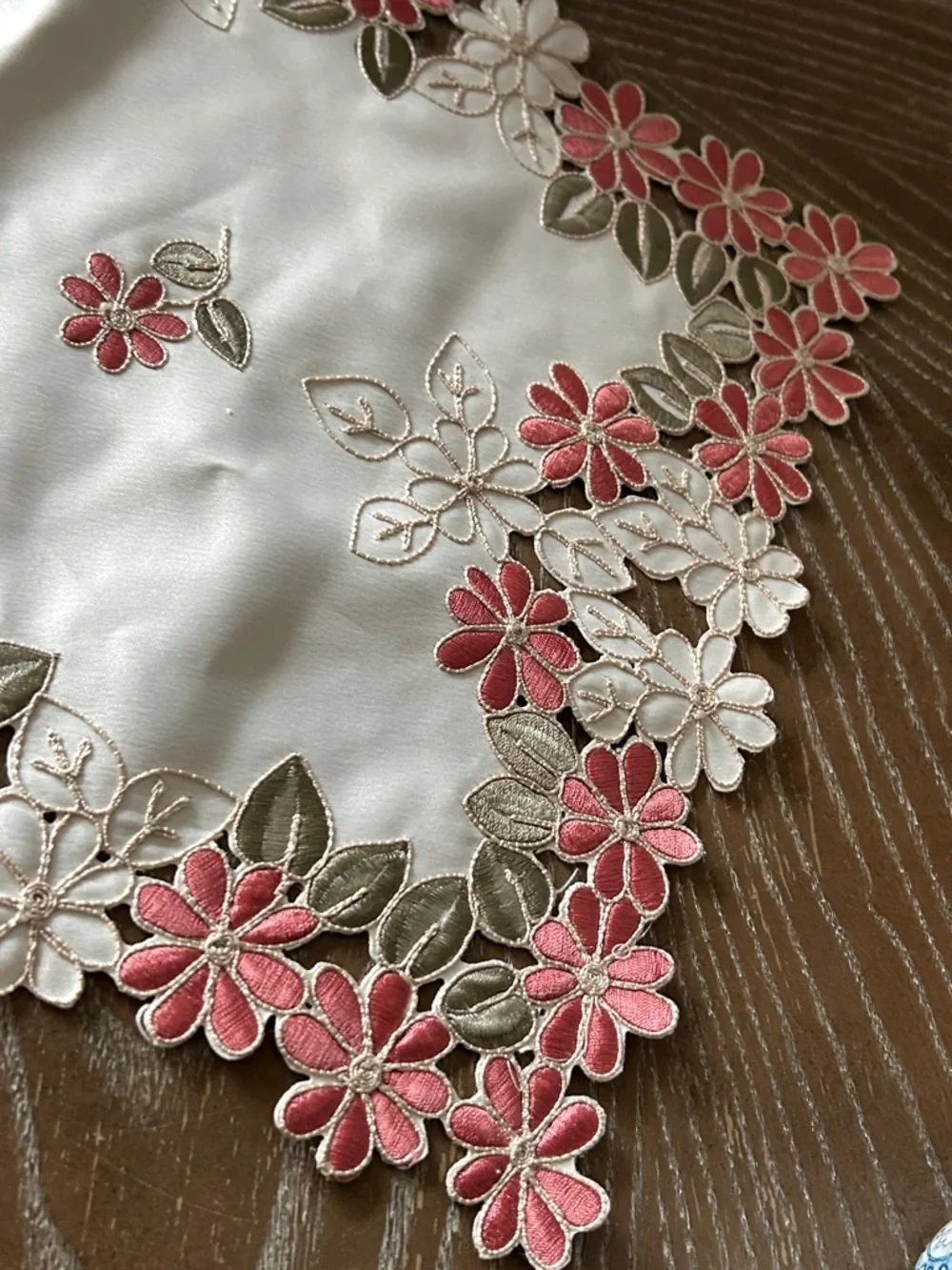 NEW! Shabby Chic Vintage Inspired Embroidered Floral Lace Centerpiece